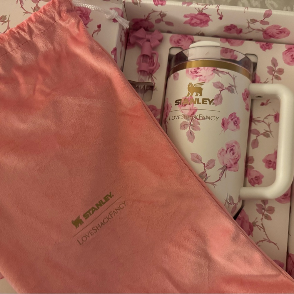 NWT The Stanley x LoveShackFancy 40oz Quencher in Ribbon Rosa